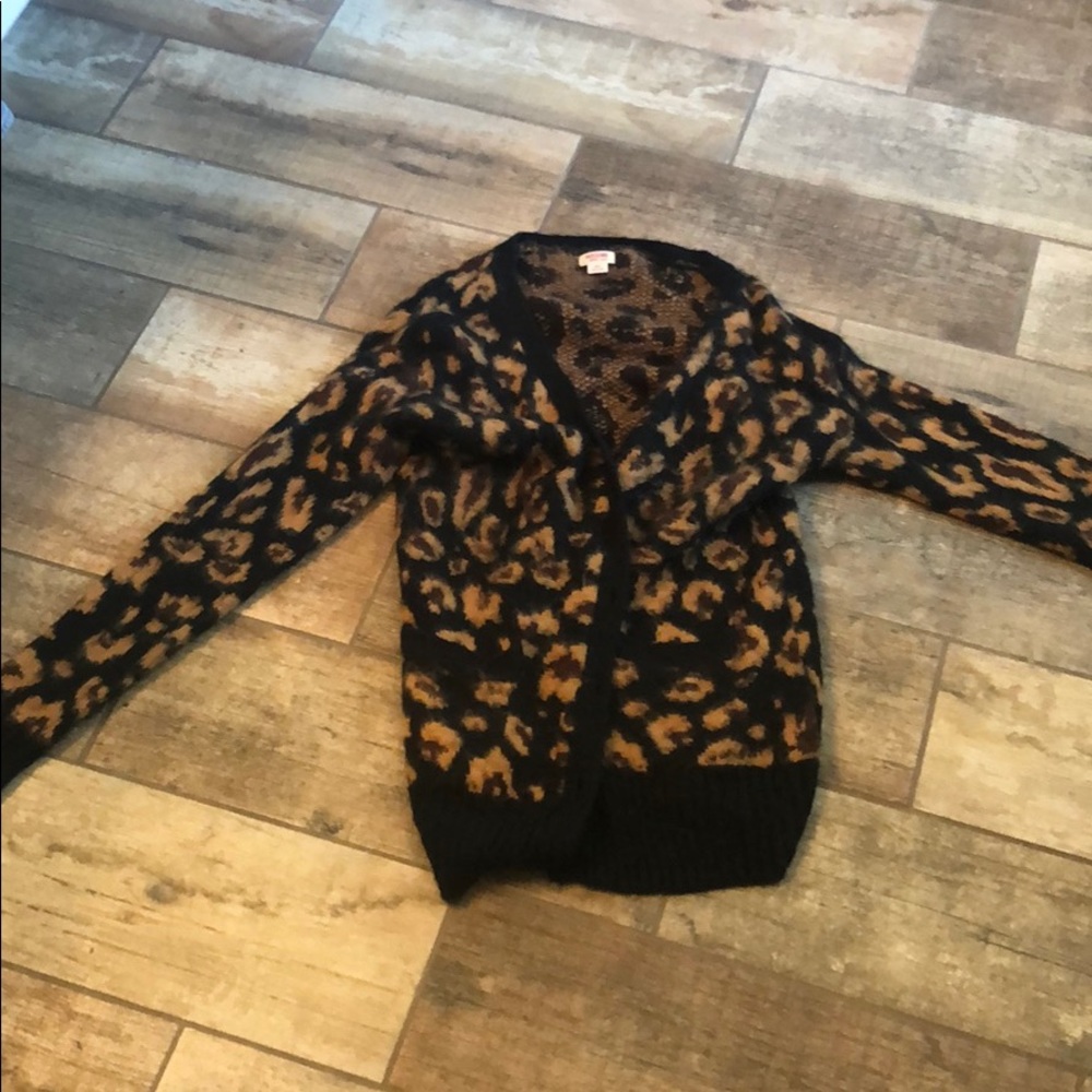 Mossimo mid length leopard print cardigan.